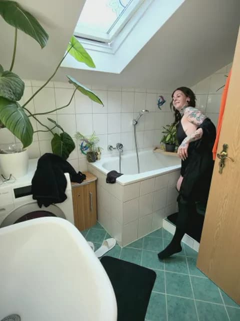 BrownieyQueen HD Camrip • 84min • 2026-01-16 09:10